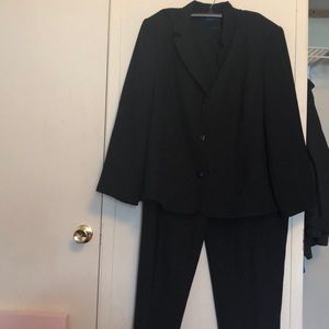 Women’s pants suite